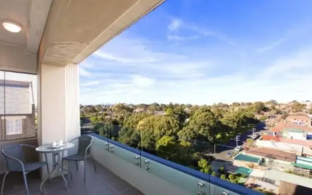 Large Open Plan Apartment + City Views