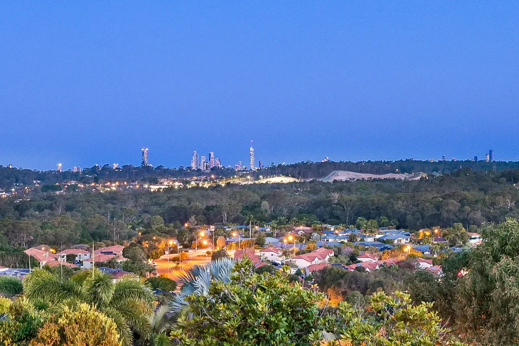 Pacific Pines 4ห้องนอน Elevated Skyline Views + Dual Living - Make It Your Own!