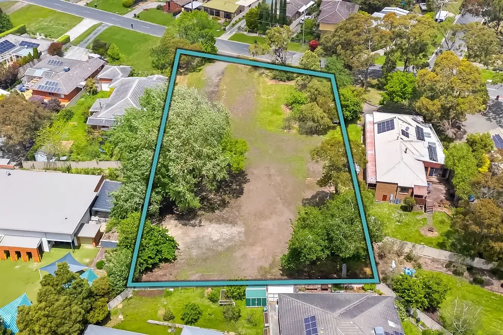 Mount Helen Fantastic development opportunity in Mount Helen!