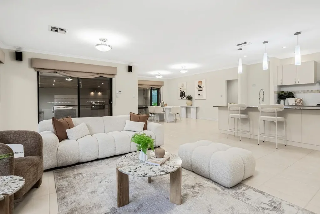 Wattle Grove 4房  Spacious Family Living with Theatre and Exceptional Alfresco Entertaining