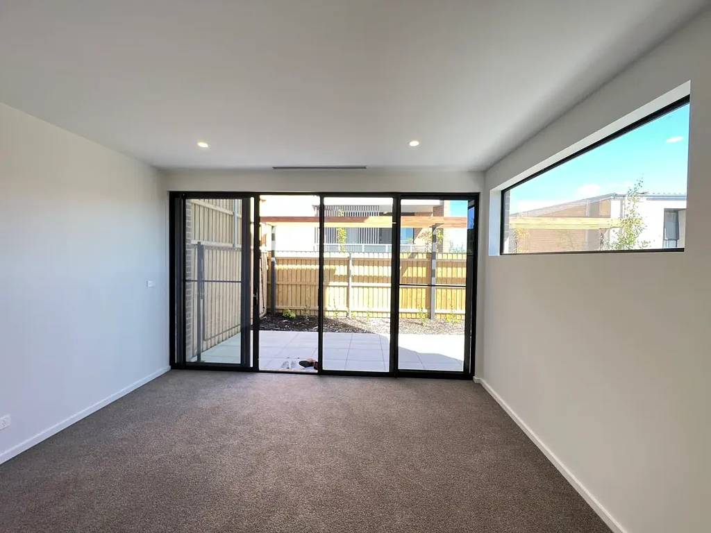 Three Bedroom Townhouse In Coombs