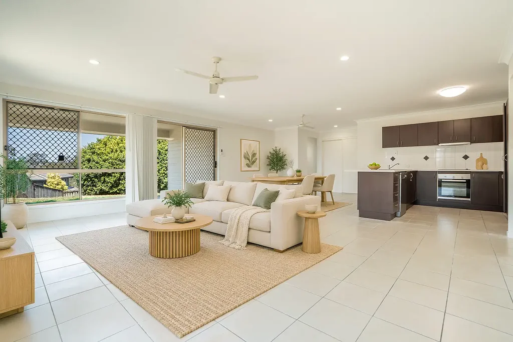 Redbank Plains 4房 焕然一新，随时入住！！ Refreshed and Ready to Go!! Move in Ready!!