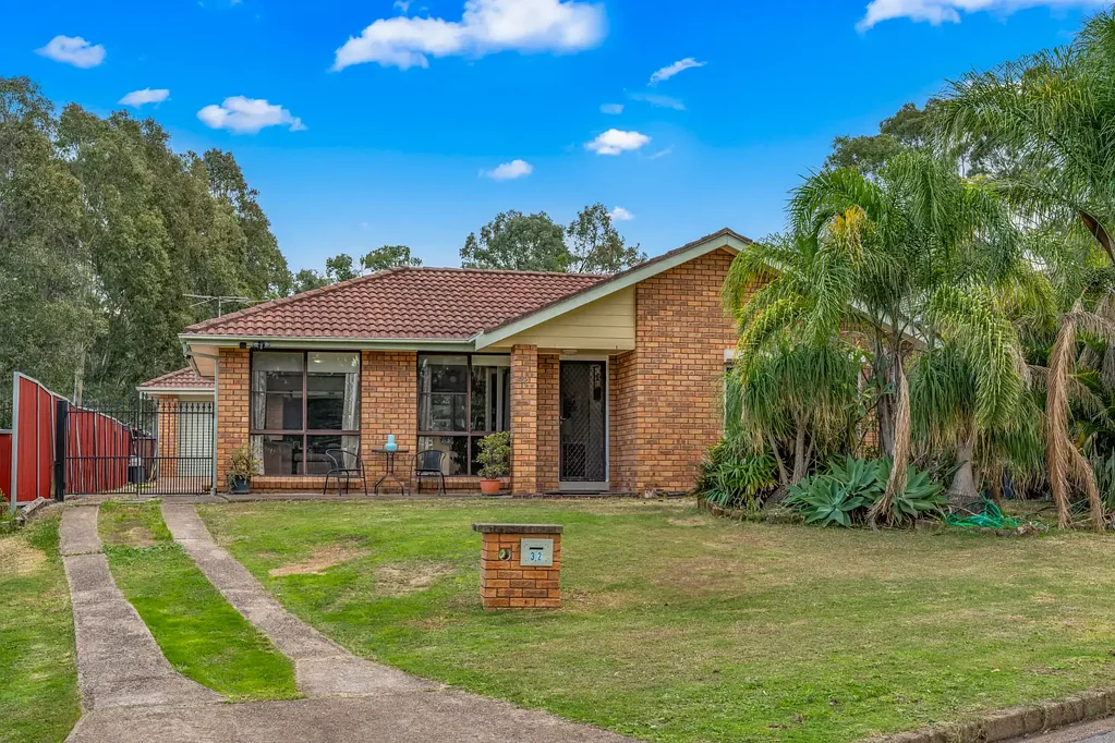 Singleton 3Phòng ngủ Charming Family Home with Unlimited Backyard Potential!