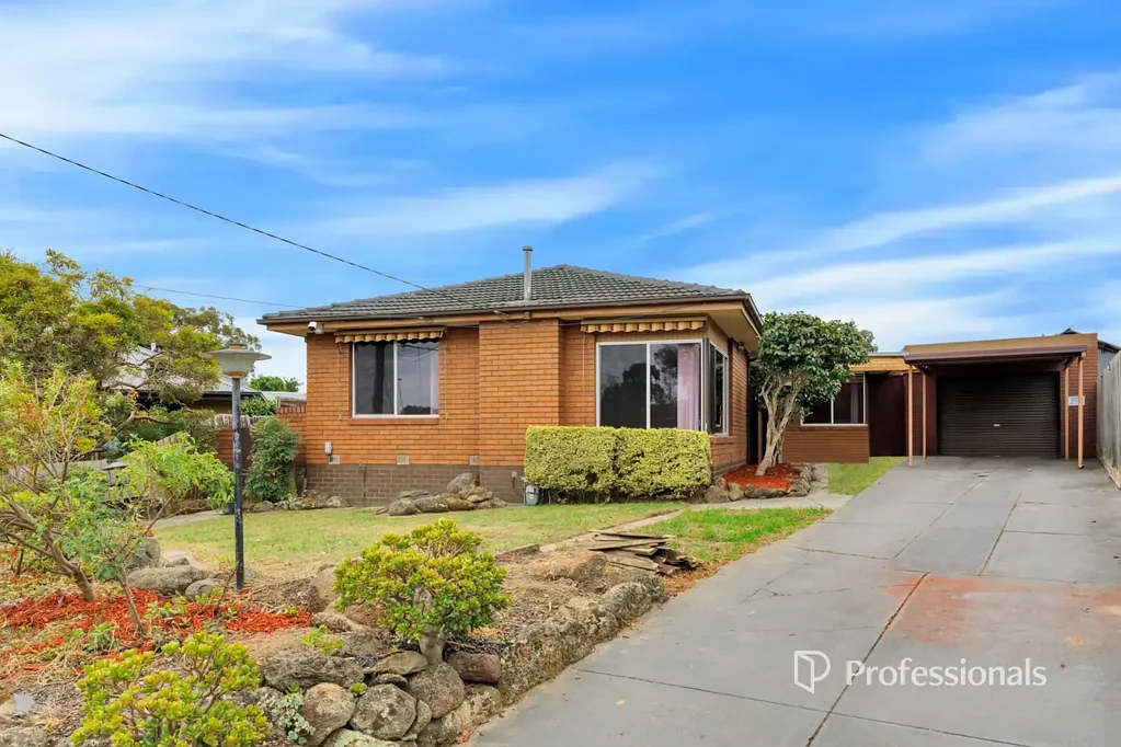 Spacious Family Home for Rent — 6 Kelso Place, Wantirna