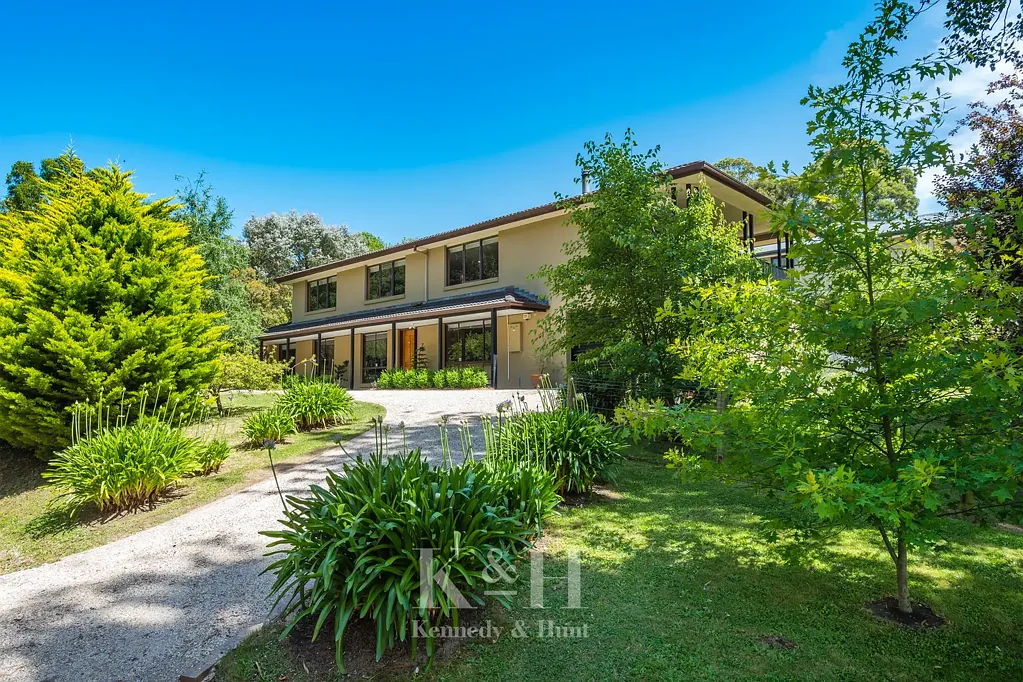 Family Home Ideal for Entertaining on a Generous Leafy Allotment