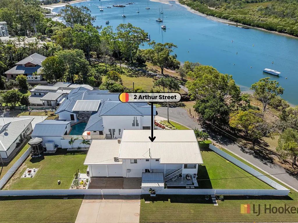 Boyne Island 3 Bedroom STUNNING RIVER FRONT RETREAT ON BOYNE ISLAND