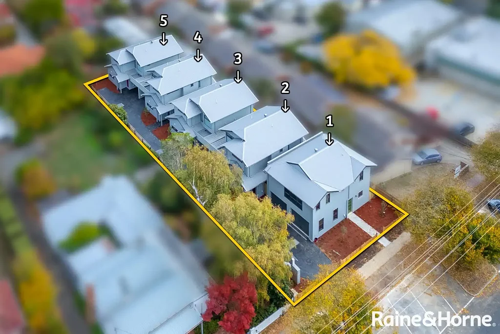 Gisborne 3Zimmer Units 2, 3 & 4 Available!