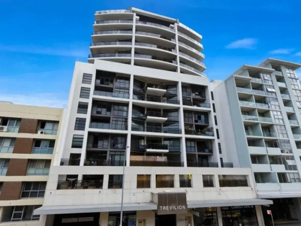 FABULOUS LOCATION - MODERN 2 BEDROOM APARTMENT