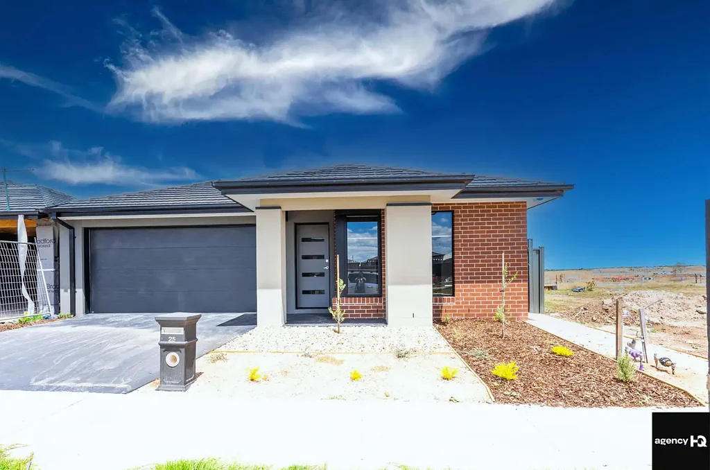 Stunning Family Home in Manor Lakes - 25 Kutjera Street