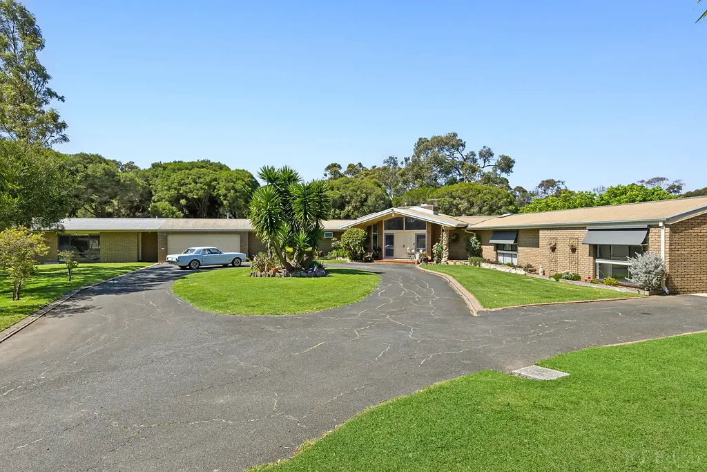 Wallington Ranch-Style Living in a Private Rural Setting