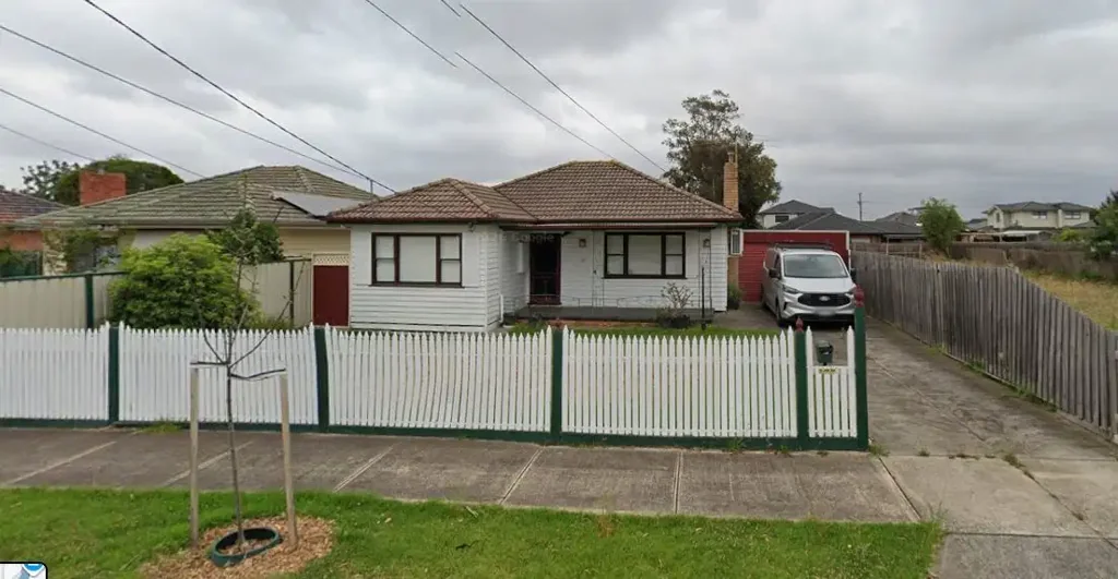 Weatherboard charm