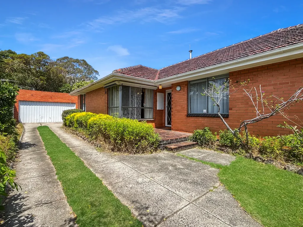 Spacious 4-Bedroom Family Home in Mount Waverley