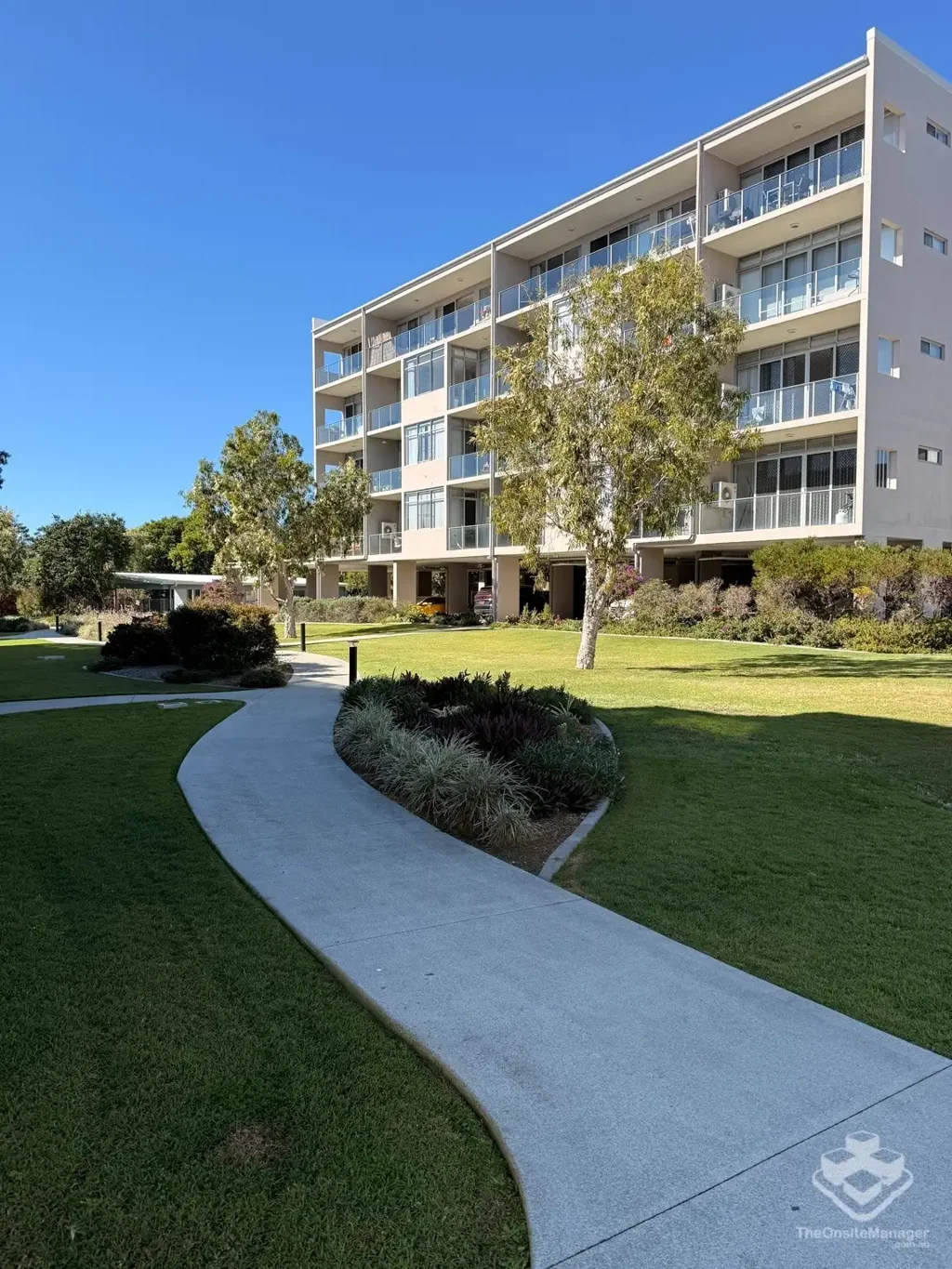Modern One-Bedroom Unit with Study � Prime North Lakes Location