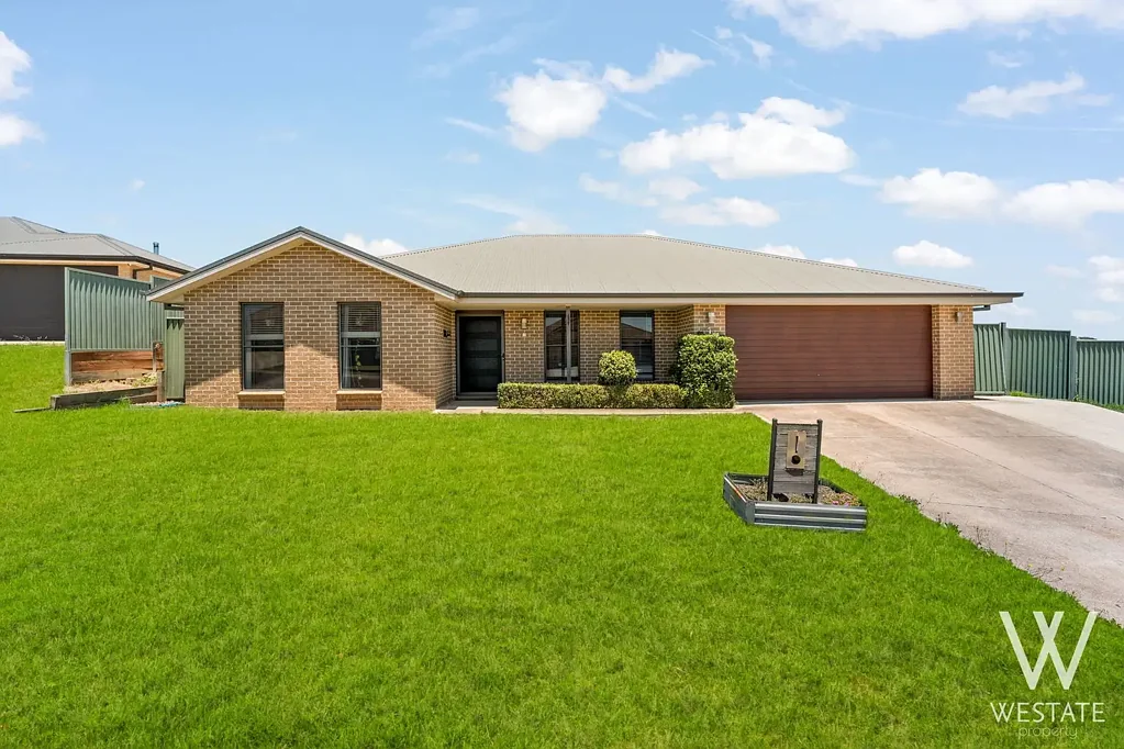 1 Topaz Court, Kelso, NSW 2795