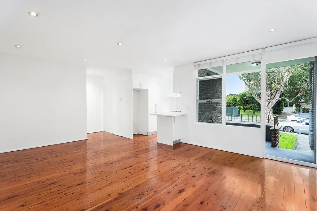 Sunny Apartment in Convenient Address