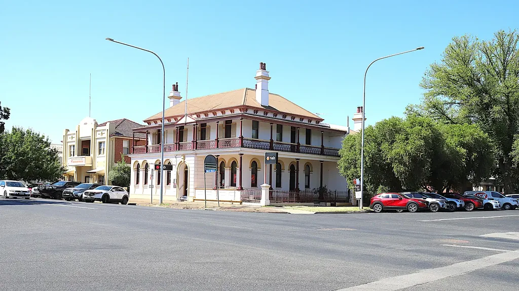 Cootamundra 5ห้องนอน A Landmark Investment with Timeless Residential Appeal