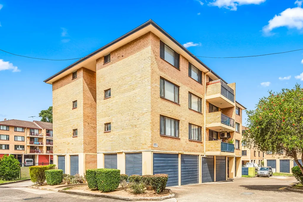 Blacktown 2Phòng ngủ Perfectly located Sceond floor unit