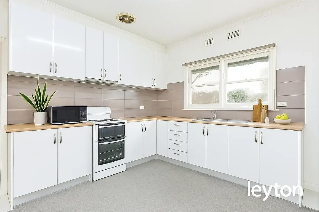 Springvale 4房 优越地段755m²南向地 繁华中心 家居美食近在咫尺  4卧室宽居  开放式厨房  潜力投资梦宅 Builder's & Landbanker's Delight – Prime Development Opportunity!