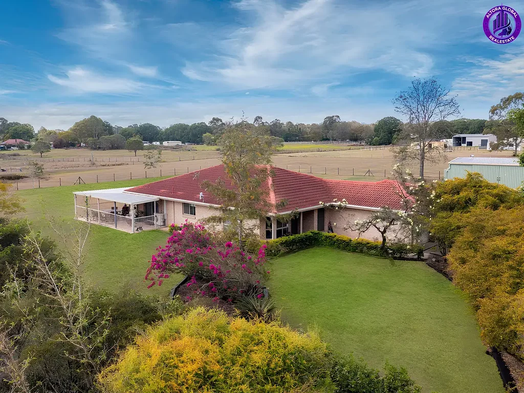Logan Reserve 4Zimmer Rare Logan Reserve Lifestyle Estate | 3.66 Acres of Opportunity Minutes from Everything
