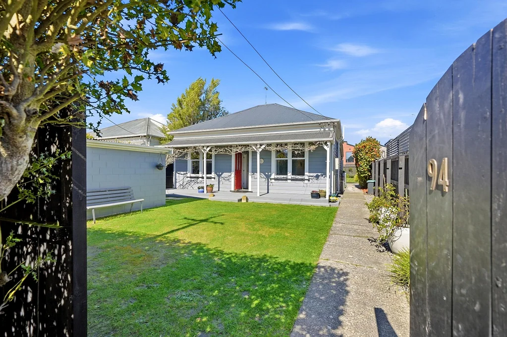 Saint Albans 3Moenga Holly Villa