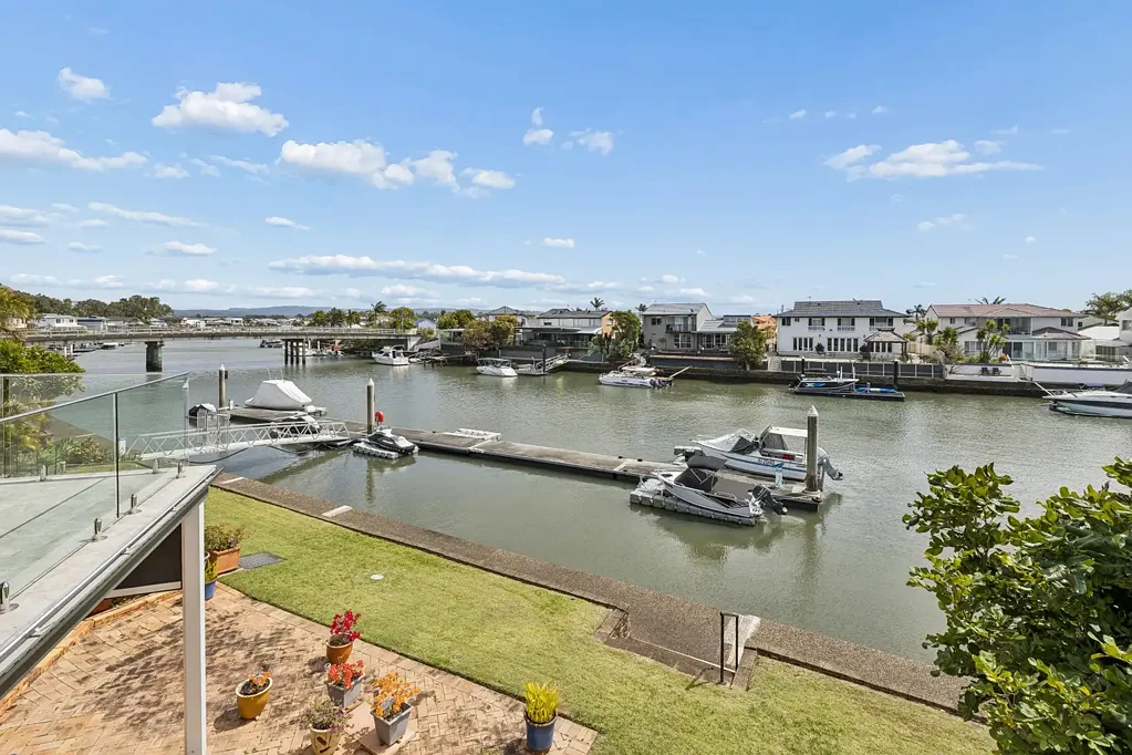 Runaway Bay 3Zimmer North Facing Waterfront Townhouse with 9 mtr Marina Berth!