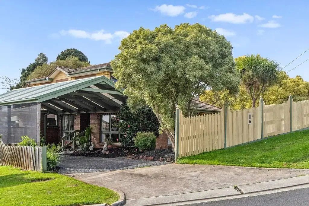 Frankston 4Kwarto Exceptional Family Space with a Private Parents’ Retreat, Three Living Zones and Outstanding Entertaining