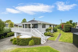 24 School Road, Riverhead