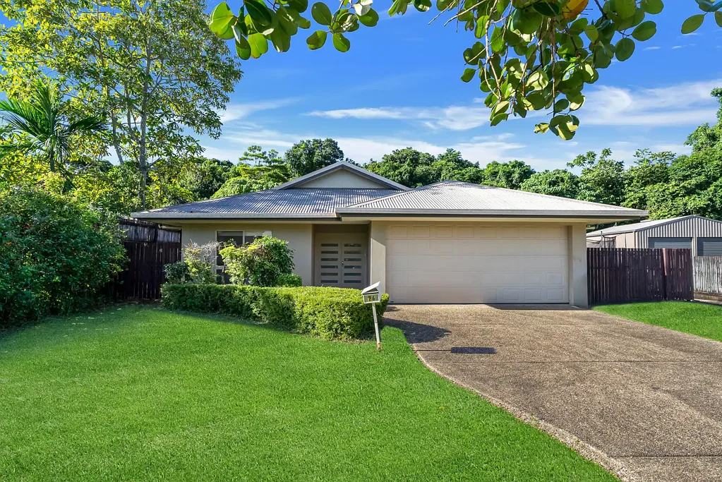 Bentley Park 4房  Spacious Family Living with Shed, Side Access & Bushland Outlook