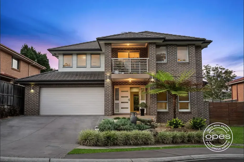 Kellyville 5 Bedroom Immaculate High Side Entertainer
