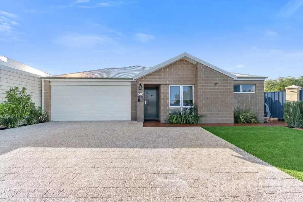 15 Malbec Court, Pearsall, WA 6065
