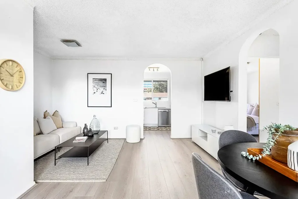 Spacious Modern Apartment in Ultra Convenient Location