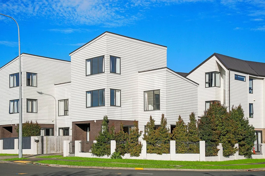 Flat Bush 3Kwarto One Garage, Spacious & Perfectly Positioned
