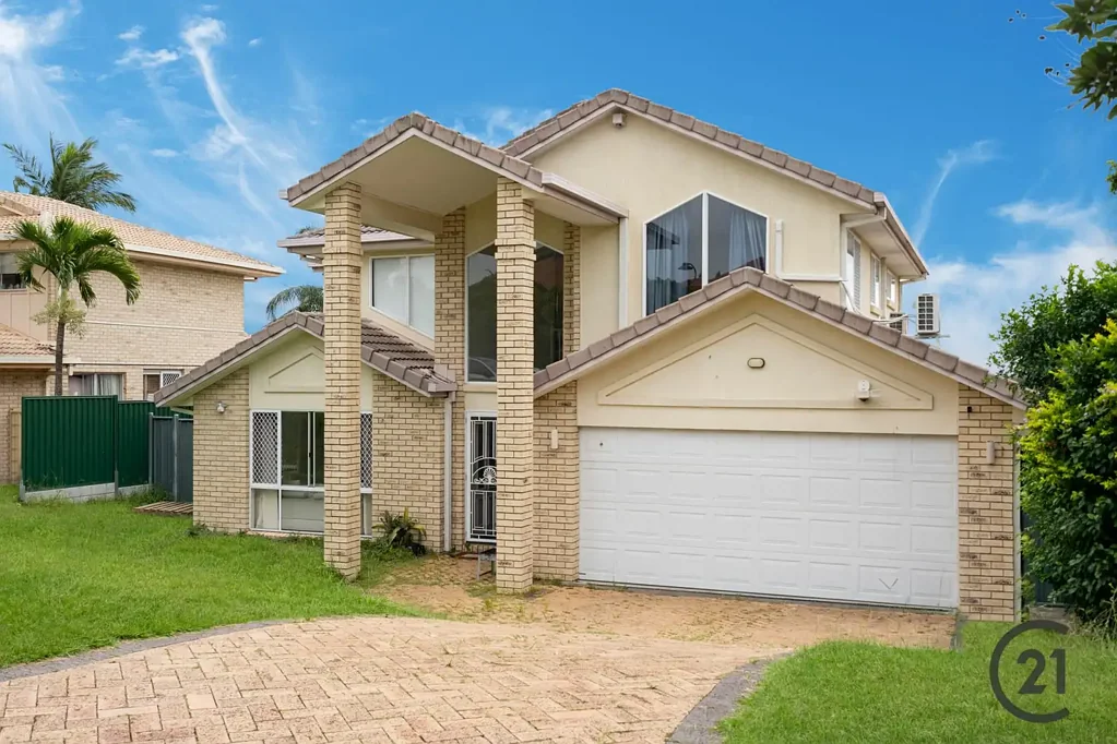 Spacious Family Living with Style & Comfort in the Heart of
