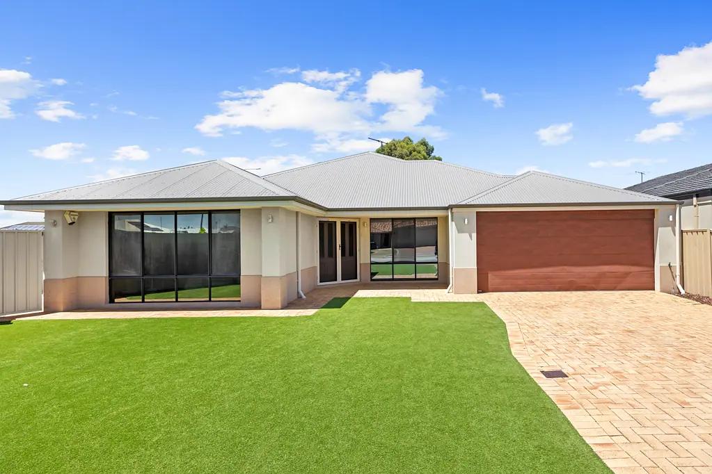 1 Tongaroo Boulevard, Success, WA 6164