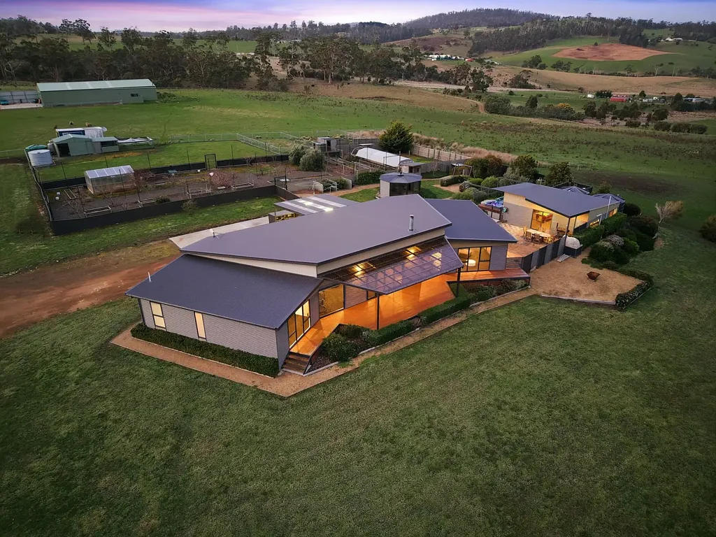 Carlton 4 Bedroom Carlton, Thirty Two Acres With A Shed That Changes Everything