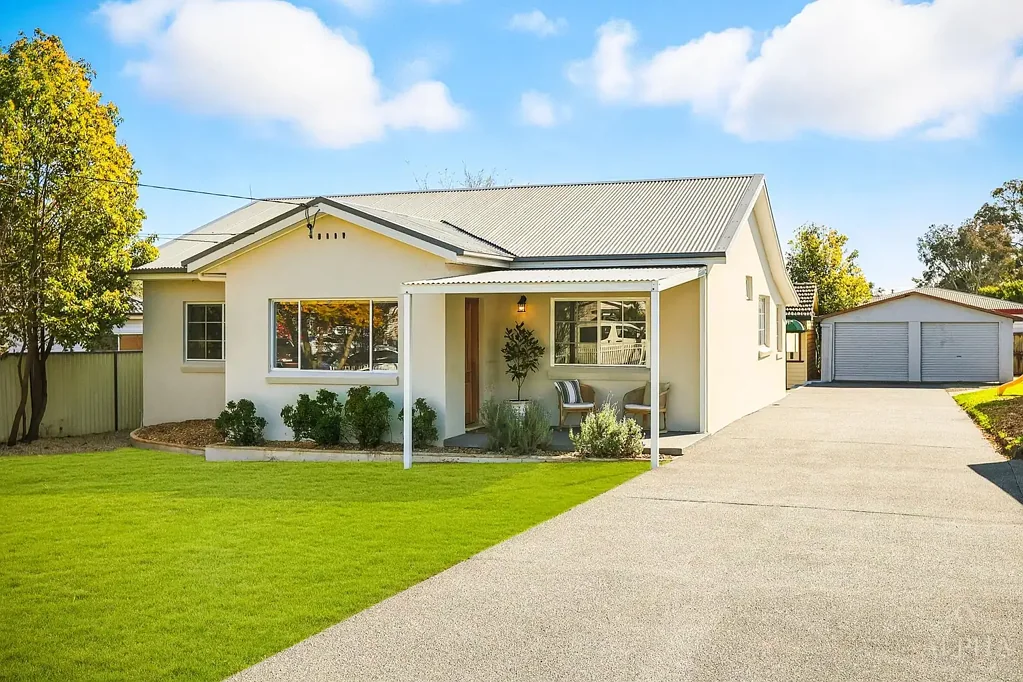 Merrylands 6બેડરૂમ Modern Comfort Meets Dual Living Potential