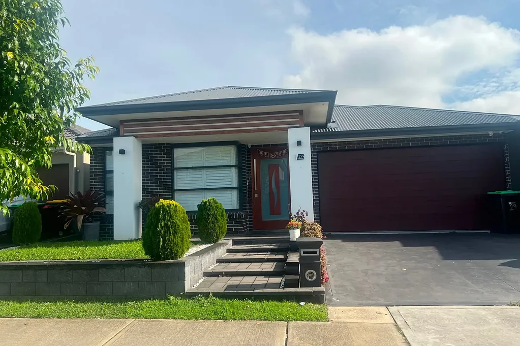 Modern Family Living with Spacious Open-Plan Design!!