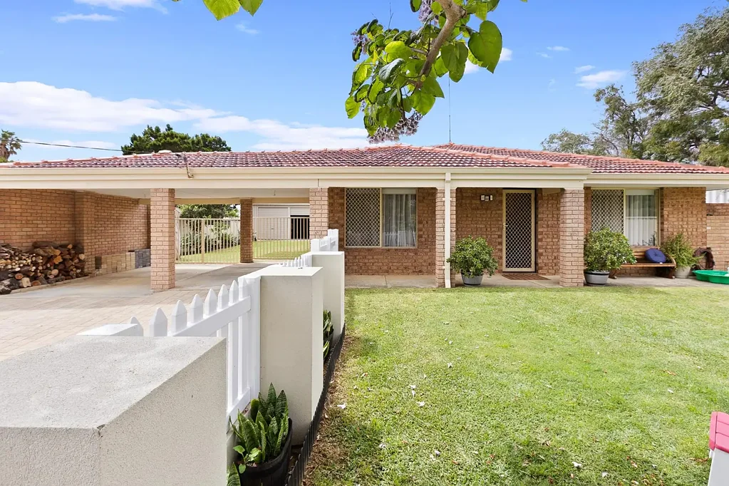 Yanchep 3Habitaciones 🌴 Coastal Living, Huge Workshop & 809m² of Opportunity!