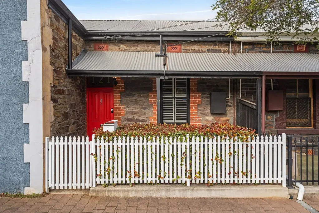 Parkside 2 Bedroom Refined Charm in the Heart of Parkside