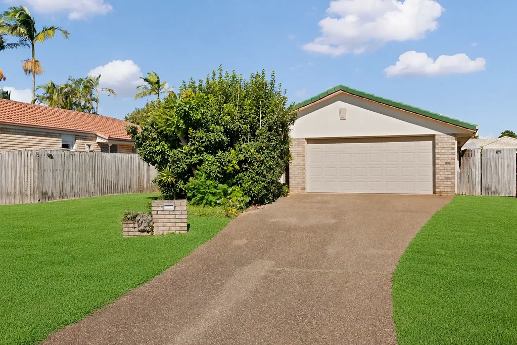 Spacious Family Home in a Quiet Cul-de-Sac, Just Steps from Parkland
