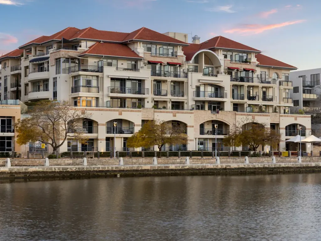 East Perth 3Moenga Refined Riverside Retreat�