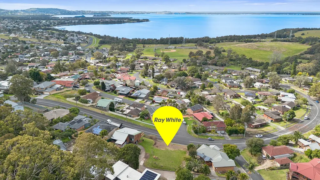 Koonawarra Elevated Koonawarra Block with Lake Views