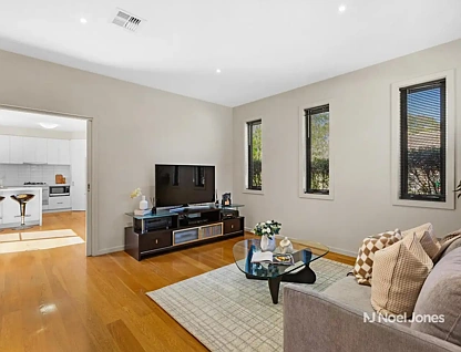 1/663 Whitehorse Road, Mitcham, VIC 3132, 3部屋, 2バスルーム, Townhouse