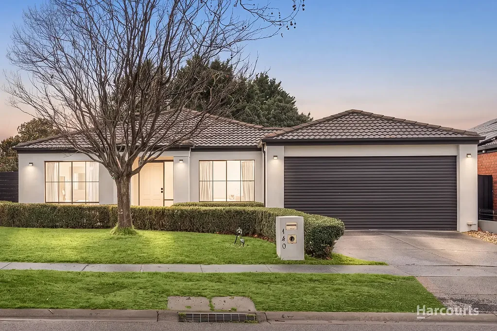 Narre Warren South 5房 宽敞的家庭生活空间，灵活多变 Spacious Family Living with Flexible Spaces