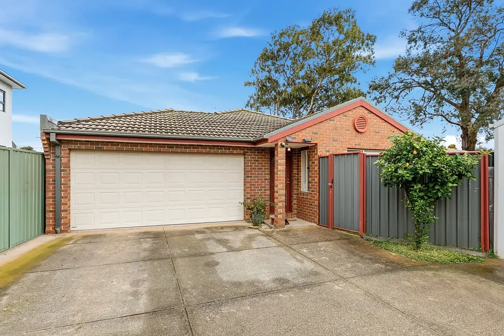 Altona 2બેડરૂમ Rare Single Level Living With A Double Garage.