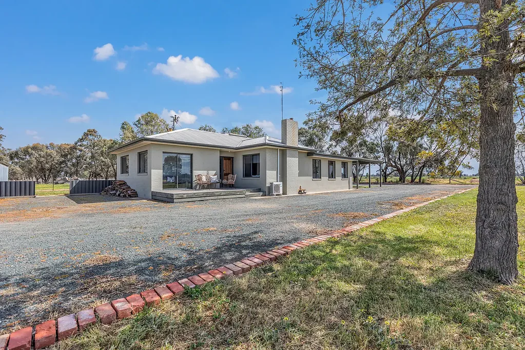Moama  Modern Country Lifestyle Property