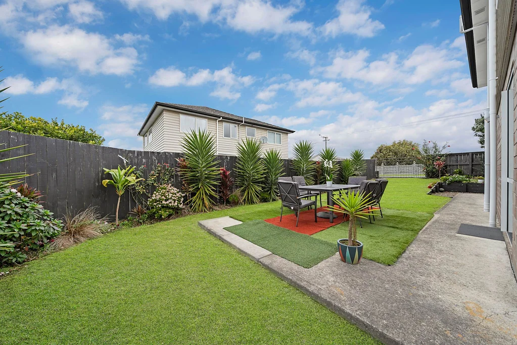 Mangere East 5房  Road Frontage  Gated  Double Garage--Family Home