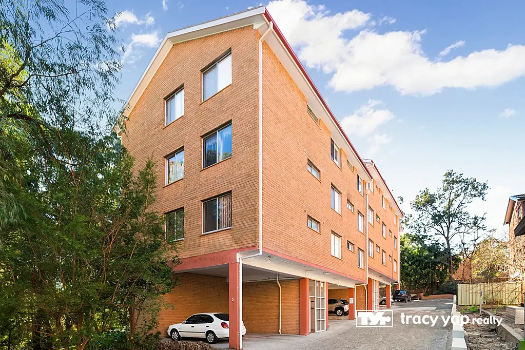 DEPOSIT RECEIVED,  INSPECTION CANCELLED!!!
Quiet Convenient and Leafy Views