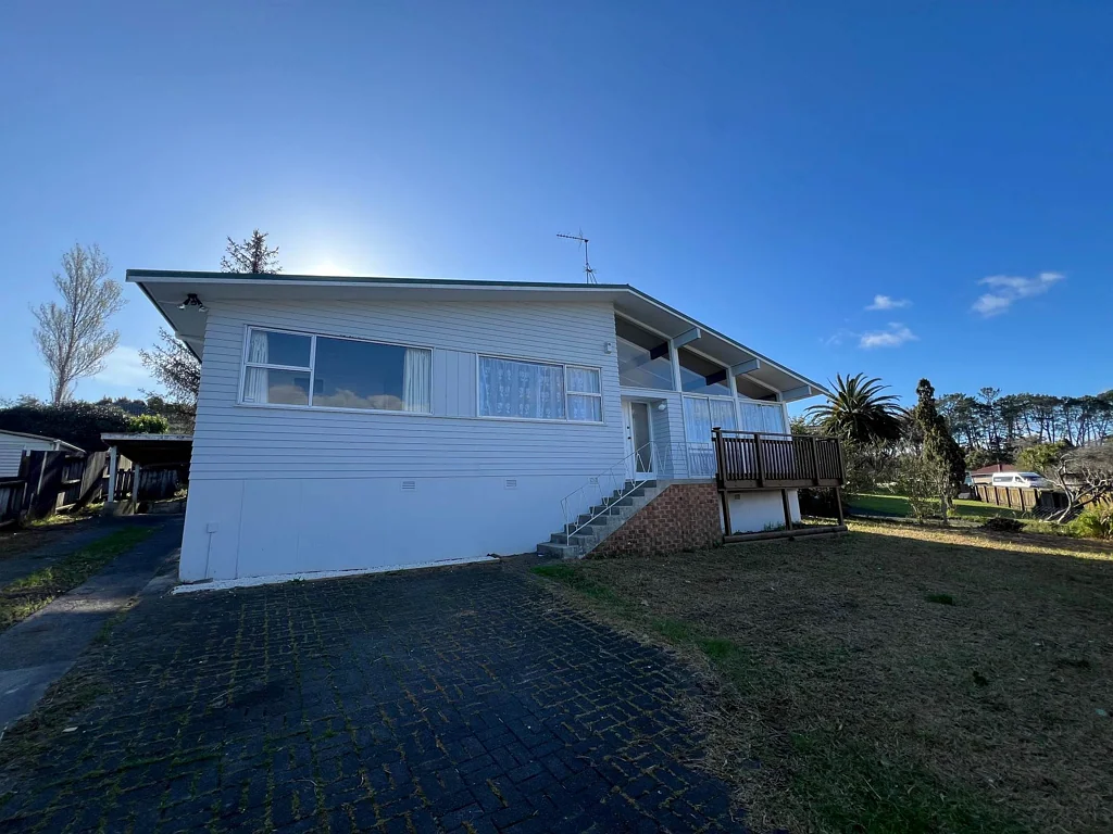 Charming 3-Bedroom Family Home in the Heart of...