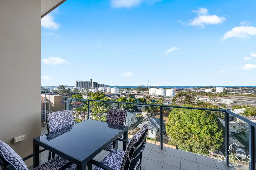 Gladstone Central 3कमरा Top-Floor Harbour Views, Two Balconies & Space to Spare